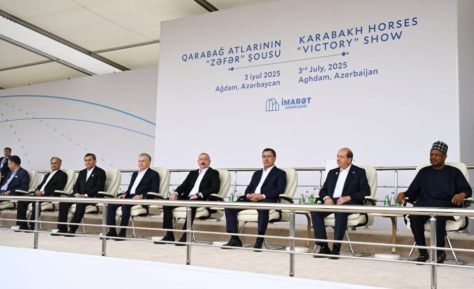 ECO-nun 17-ci Zirvə görüşünün iştirakçıları Ağdamdakı “İmarət” Kompleksində Qarabağ atlarının “Zəfər” şousunu izləyiblər