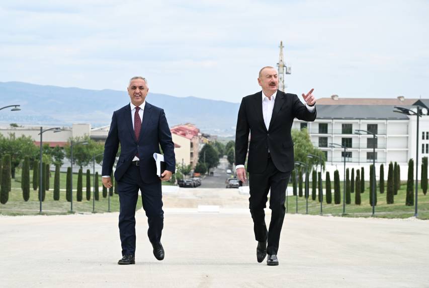İlham Əliyev Xankəndidə Zəfər parkında görülən tikinti işləri ilə tanış olub